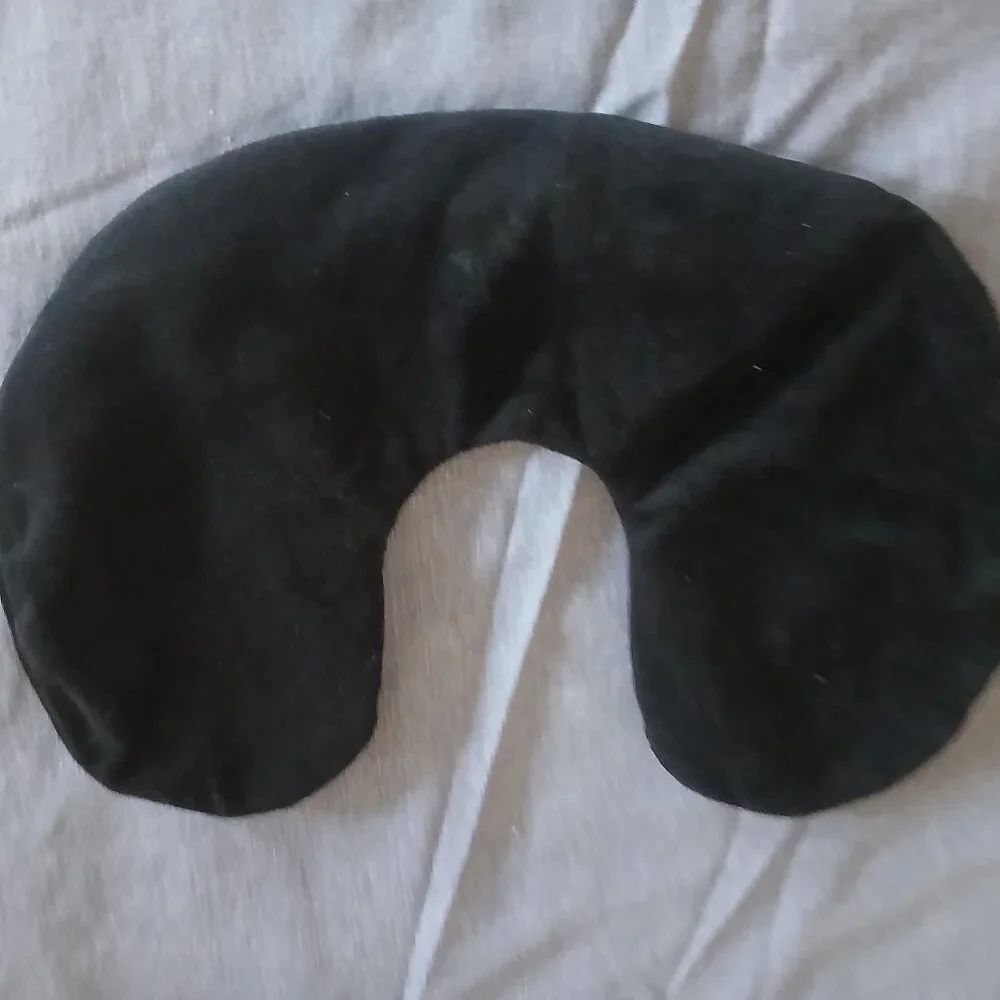 Samsonite Black Pillow Neck Zipper closure cover used